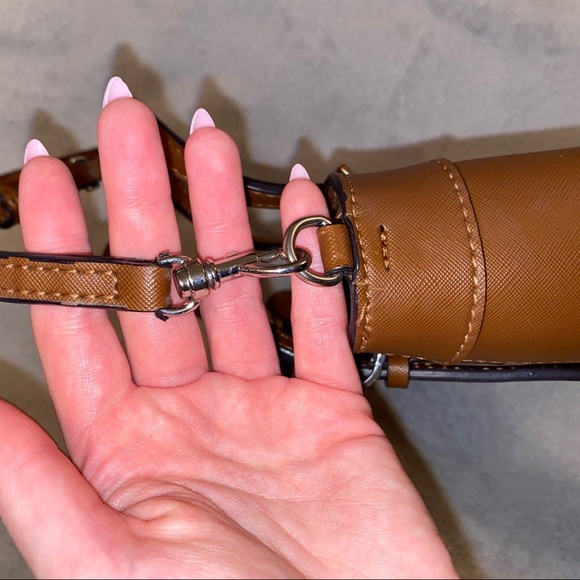 Guess purse - Picture 6 of 10